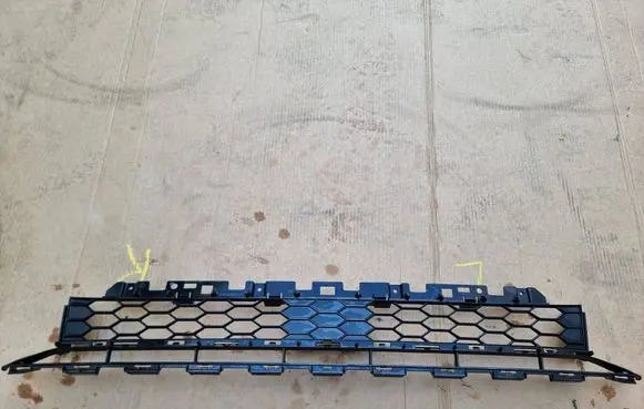 Audi Q2 - Front bumper lower grill 81A807647A