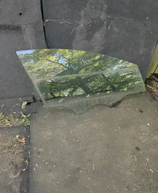 Hyundai i40 Front door window glass four-door