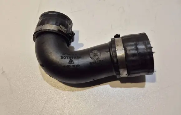 Volvo XC70 Intercooler hose/pipe 30751920