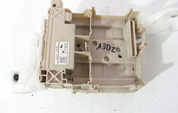 Toyota Aygo AB10 Fuse module Array