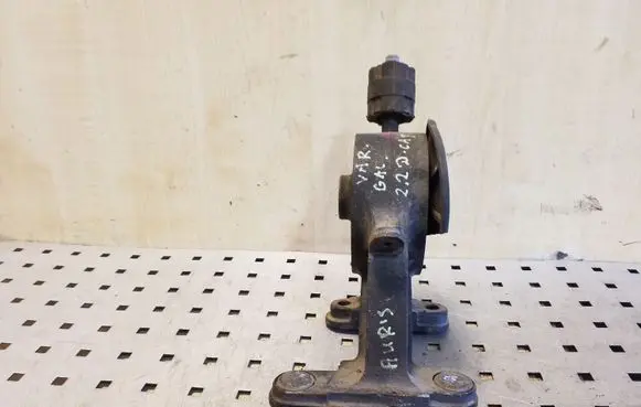 Toyota Auris 150 Engine mount bracket