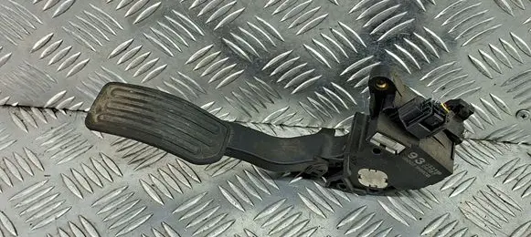 Nissan Juke I F15 Accelerator throttle pedal 180021HM0B
