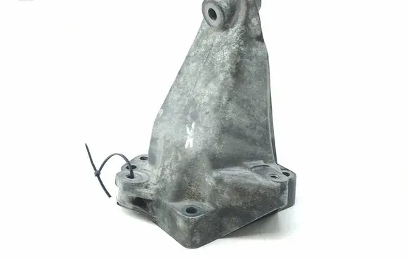 Mercedes-Benz SLK R171 Engine mounting bracket A2712231204 2712231204