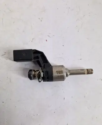 Volkswagen Scirocco Fuel injector 03C906036M