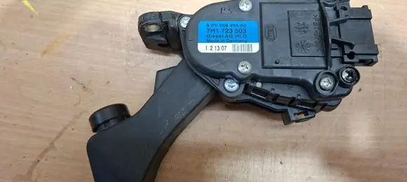 Volkswagen Transporter - Caravelle T5 Accelerator throttle pedal 7H1723503