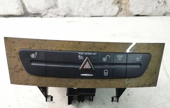 Mercedes-Benz E W211 Dashboard storage box/compartment A2116830091