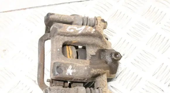 Honda CR-V Rear brake caliper