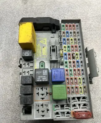 Opel Zafira A Fuse box set 24431678