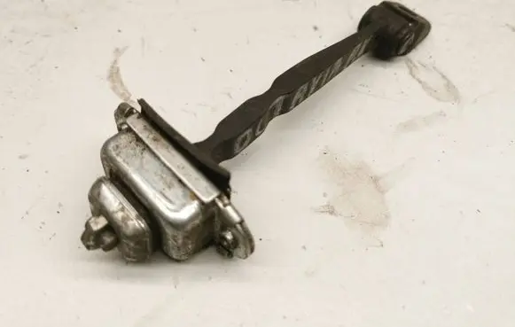 Skoda Octavia Mk2 (1Z) Front door check strap stopper 1Z0837249