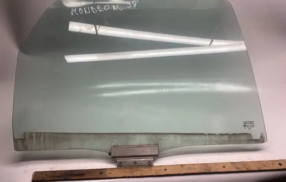 Ford Mondeo MK II Rear door window glass 43R00140 DOT266AS2