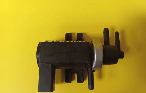 Volkswagen Golf IV Turbo solenoid valve 1J0906627