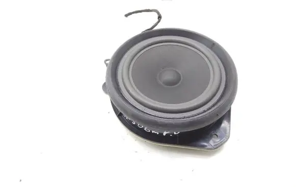 Audi A3 S3 A3 Sportback 8P Front door speaker 8E0035411
