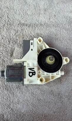 Peugeot 407 Rear door window regulator motor 922386
