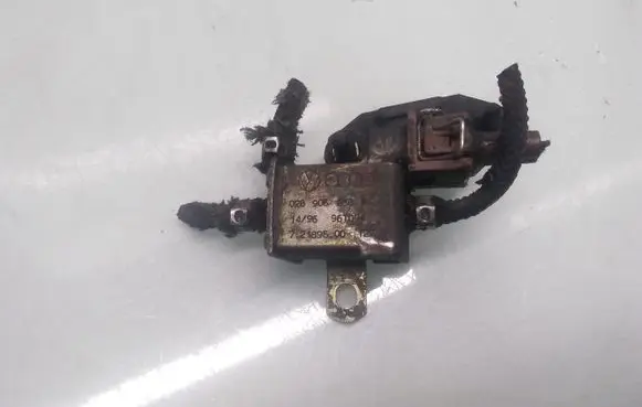 Audi A4 S4 B5 8D Turbo solenoid valve 028906283F