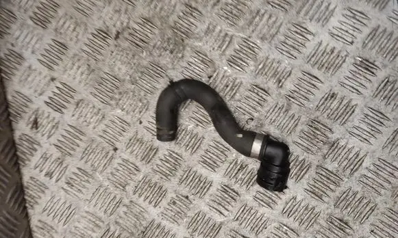 Volvo XC40 Engine coolant pipe/hose 32224229