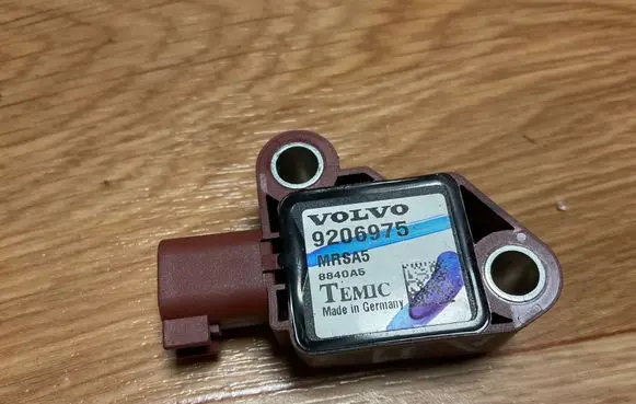 Volvo V50 Airbag deployment crash/impact sensor 9206975 MRSA5 8840A5