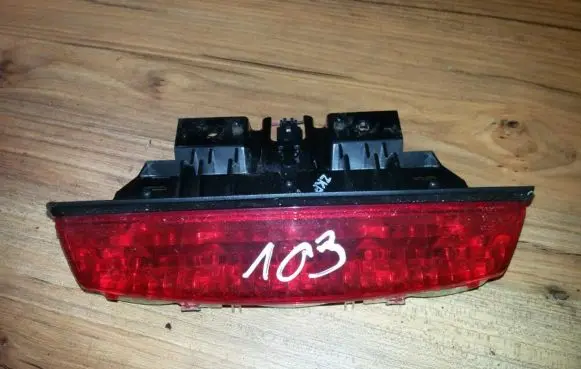 KIA Rio Third/center stoplight 92700fd5