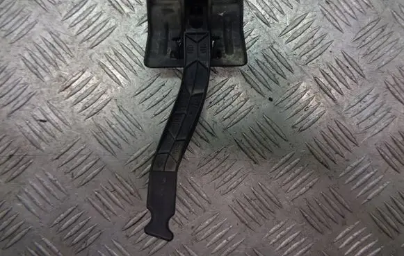 Renault Megane II Engine bonnet (hood) release handle