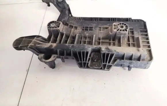 Battery box tray
