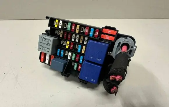 Renault Scenic III - Grand scenic III Fuse module 18013301 1008031