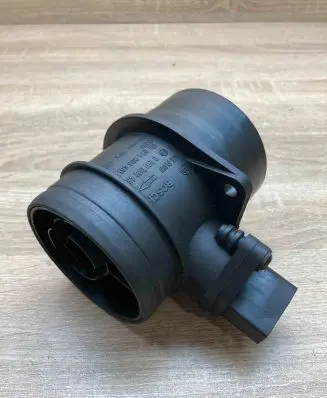 Volkswagen PASSAT B6 Mass air flow meter 074906461B 0281002461