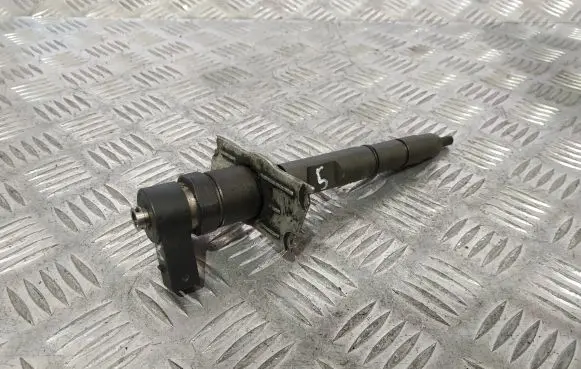 Audi A8 S8 D3 4E Fuel injector 057130277M