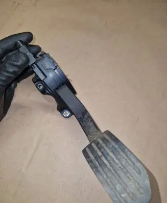 Volvo V70 Accelerator throttle pedal 6G929F836BD 6PV00922001 C95YE02