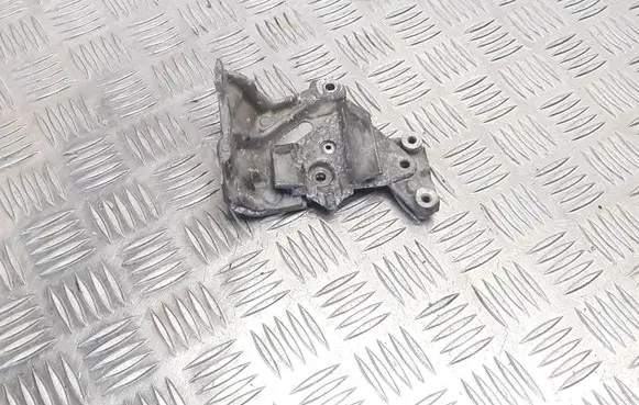 Engine mounting bracket