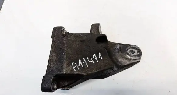 Lexus IS 220D-250-350 Engine mounting bracket