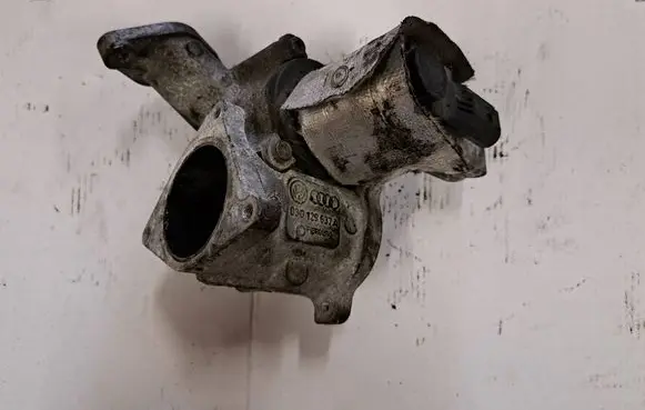 Volkswagen Touran I Throttle valve 03G129637A