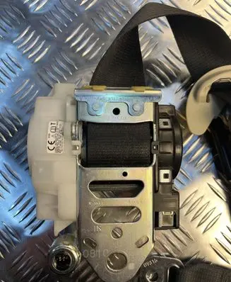 Lexus GS 250 350 300H 450H Front seatbelt J090331 J090301