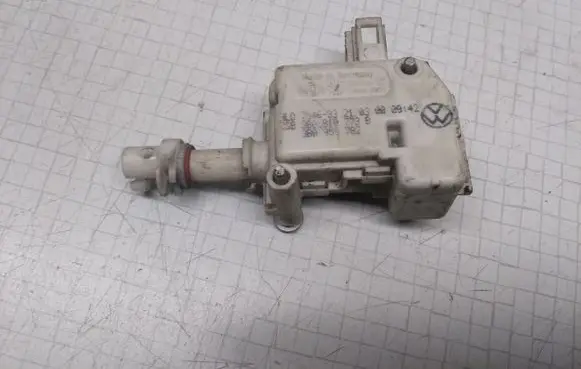 Volkswagen Bora Central locking motor 3B0959782