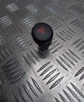 Nissan Juke I F15 Hazard light switch