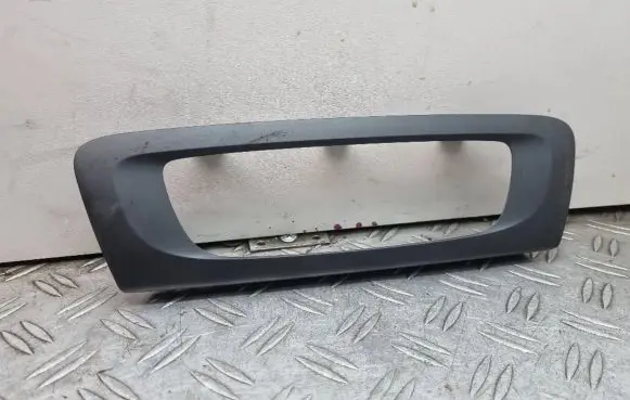 Radio/GPS head unit trim