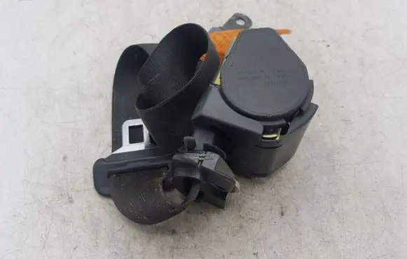 BMW 5 E39 Front seatbelt 566172601 100LL 12R000