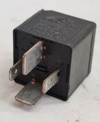 Volkswagen PASSAT B5 Other relay 7M0951253A 95VW10K705CA V23136J6X45