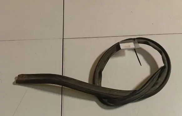 Volkswagen Polo IV 9N3 Engine compartment rubber 