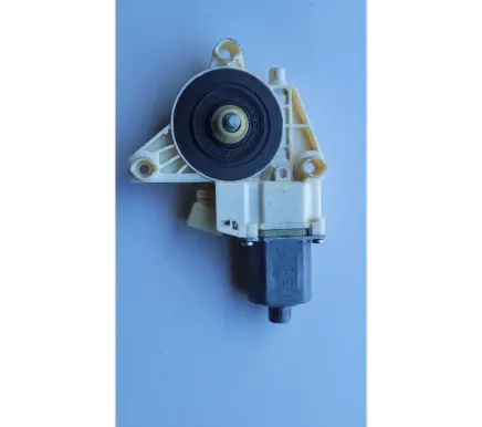 Mercedes-Benz C W204 Front door window regulator motor A2048200142 971133100
