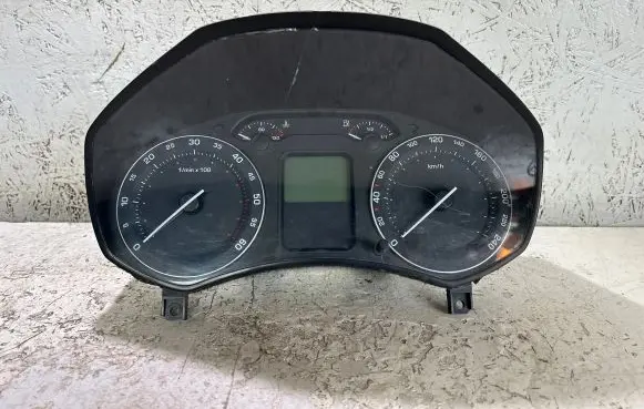 Skoda Octavia Mk2 (1Z) Speedometer (instrument cluster) 1Z0920810D V3562426 SKZ7Z0E3284732