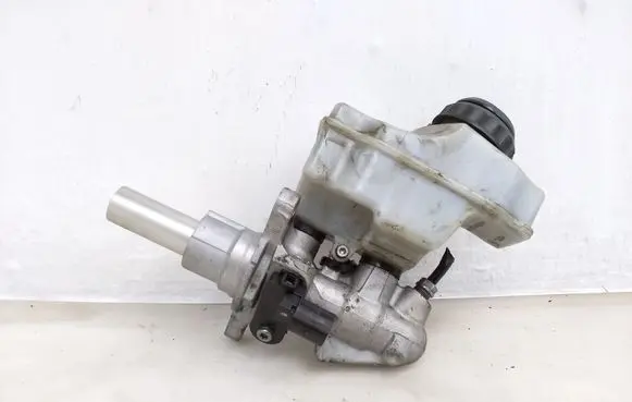 Seat Alhambra (Mk2) Master brake cylinder 7N2611301B
