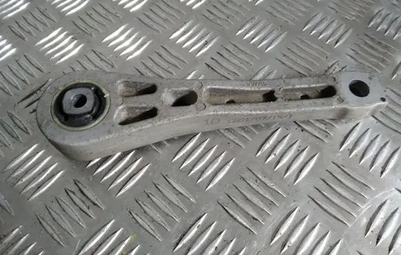 Audi Q3 8U Engine mount bracket 7N0199855A