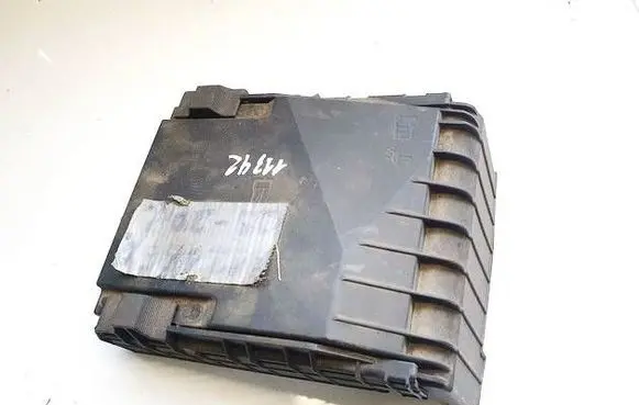 Volkswagen PASSAT B6 Fuse box cover 1K0937132F