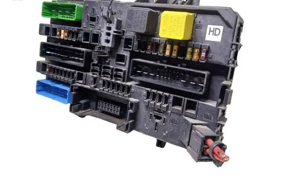 Opel Zafira B Fuse box set 13206756KAS 13206756