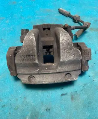 Volvo XC90 Front brake caliper 31665740 31381442 36003279
