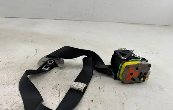 Toyota Auris 150 Front seatbelt 7322002220