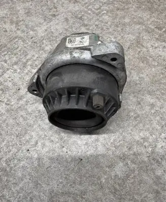 BMW 5 F10 F11 Engine mount bracket 6777373 22116777373