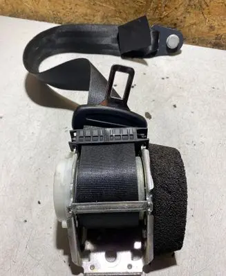 Rear seatbelt