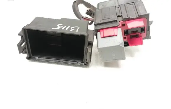 Volvo XC60 Relay mounting block 30765045 8888301325