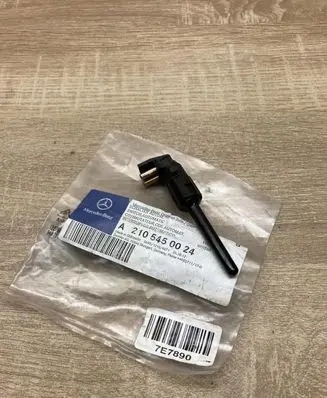 Mercedes-Benz E W210 Coolant level sensor A2105450024