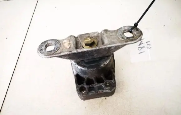 Ford Mondeo Mk III Engine mount bracket